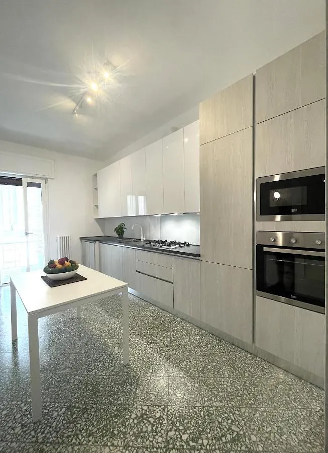 Easystay Bari Rooms 0*,  Italy